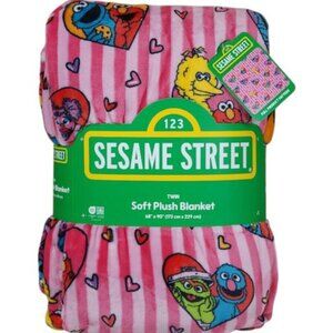NWT 80$ Sesame Street Twin Soft Plush Blanket Pink 68X90